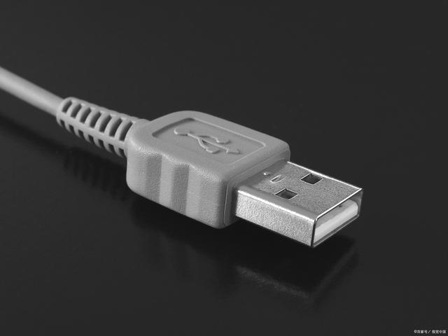 便攜辦公新選擇 thinkplus聯(lián)想 Type C 轉(zhuǎn) VGA + 3 USB 擴(kuò)展塢體驗(yàn)評(píng)測(cè)